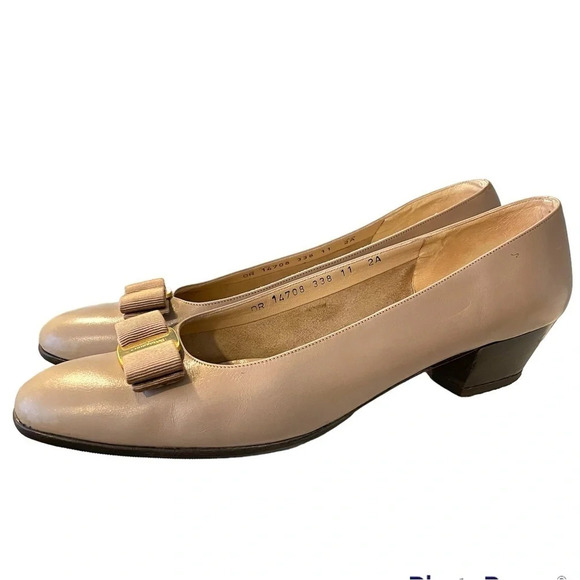 Salvatore Ferragamo Vara Bow Leather Pumps size 11 - Picture 3 of 13